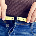 Centimetro che misura la misura del punto vita