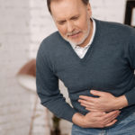 Feci maleodoranti, molli, scure o acide: da cosa dipendono e come agire?